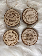 Boule de Noël Bois Brut Gravée | Messages Festifs Multilingues