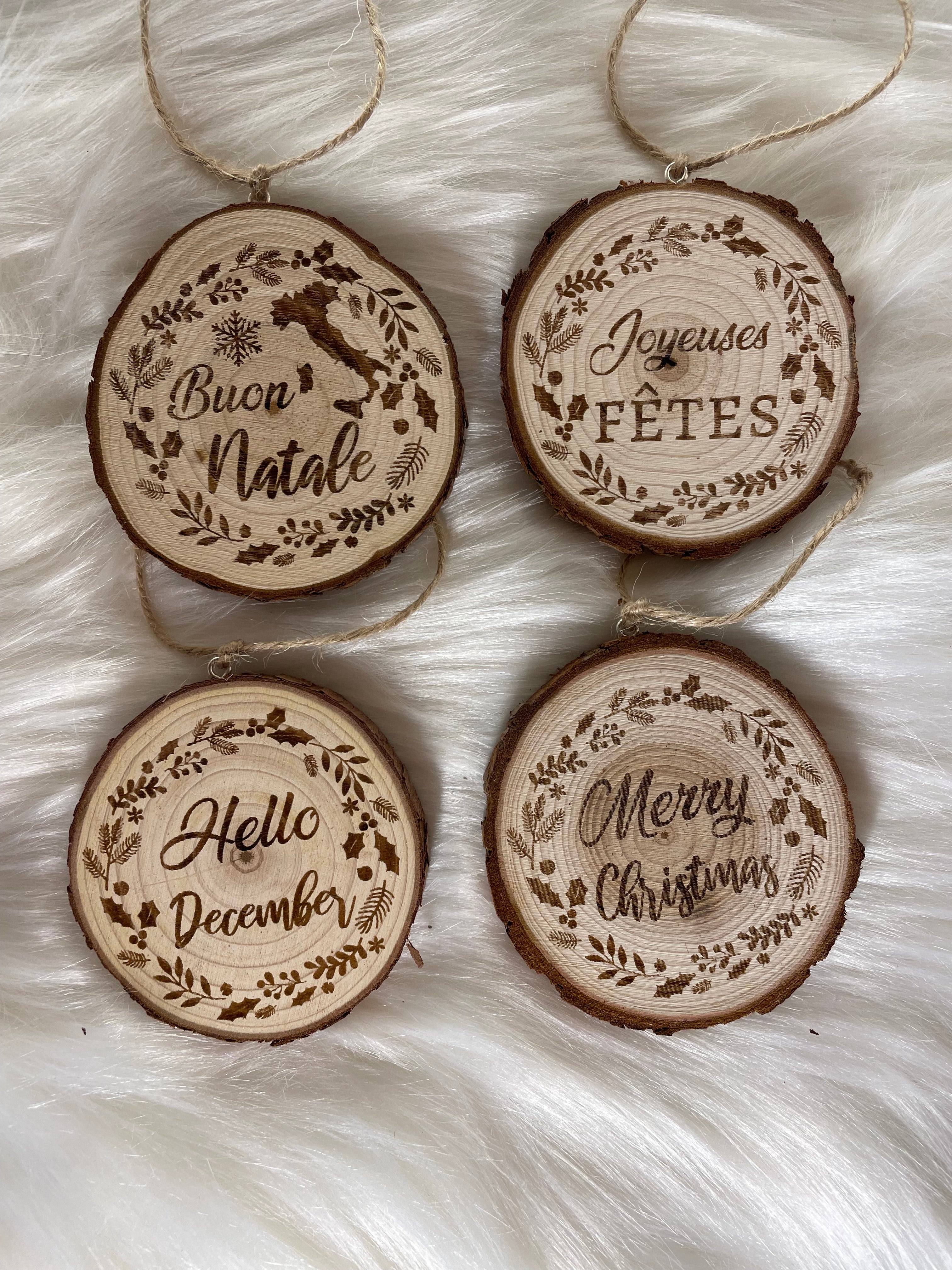 Boule de Noël Bois Brut Gravée | Messages Festifs Multilingues